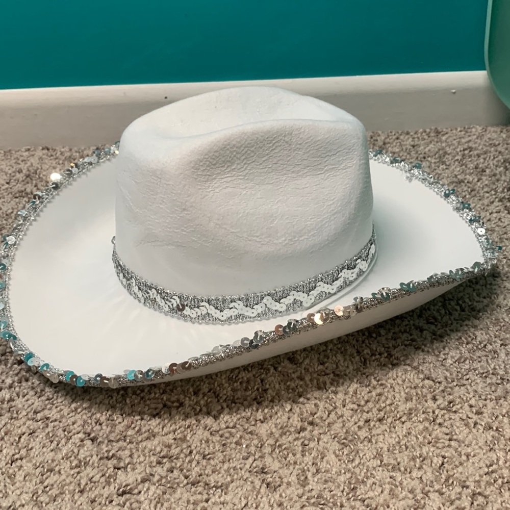 White sparkly cowgirl hat